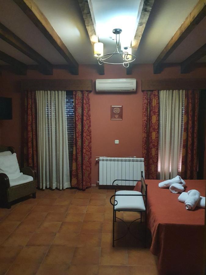 Hostal La Plata Oropesa Eksteriør bilde