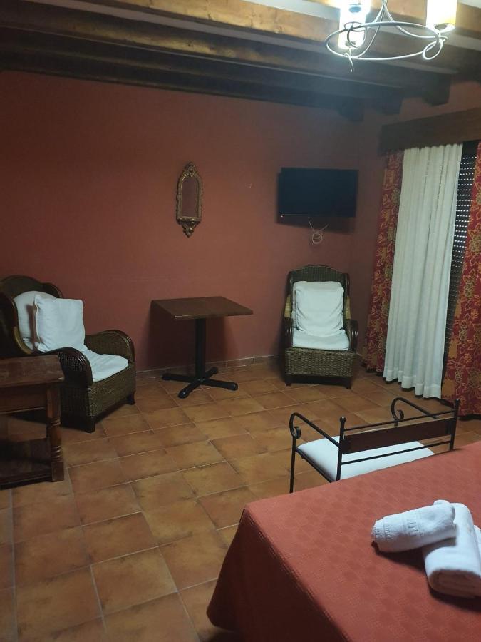 Hostal La Plata Oropesa Eksteriør bilde