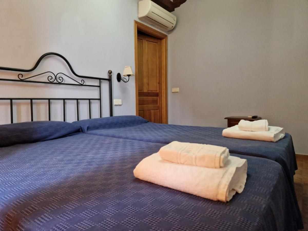Hostal La Plata Oropesa Eksteriør bilde