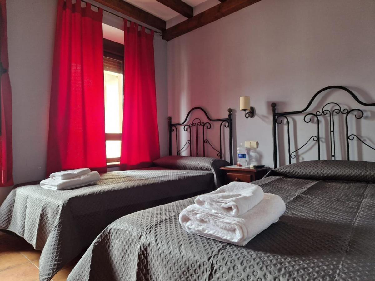 Hostal La Plata Oropesa Eksteriør bilde