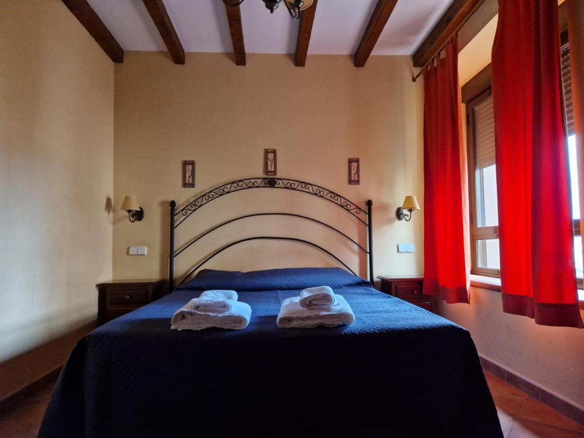 Hostal La Plata Oropesa Eksteriør bilde