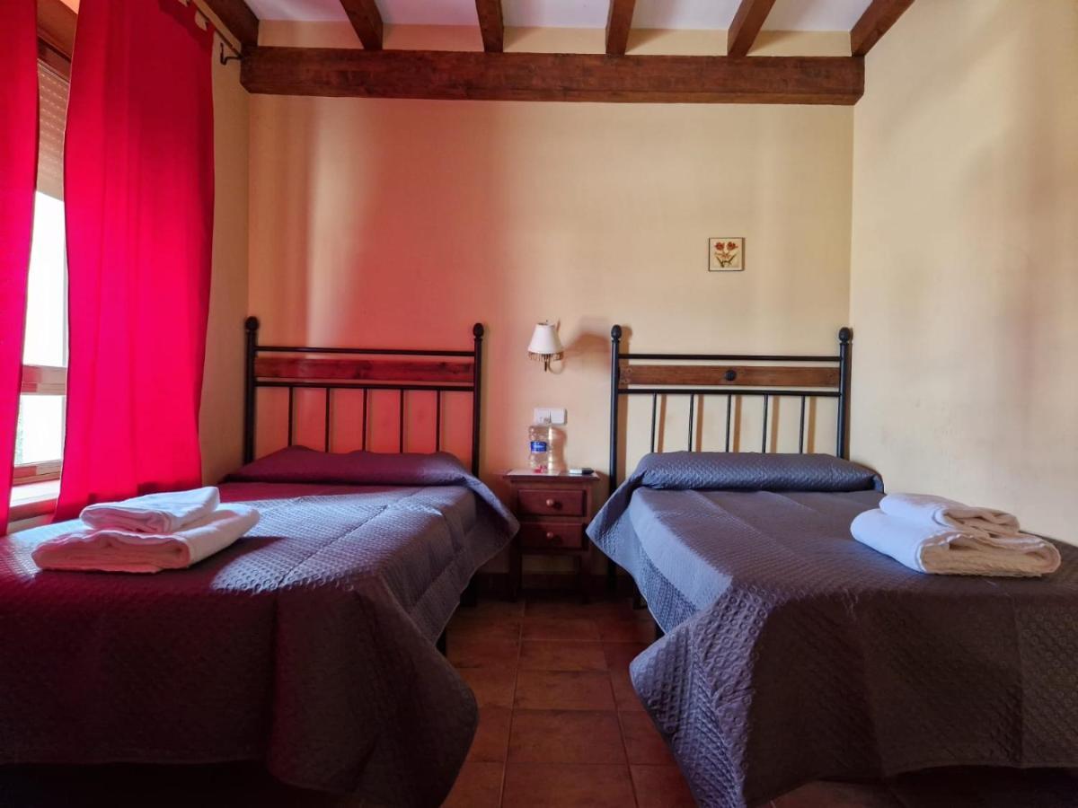 Hostal La Plata Oropesa Eksteriør bilde